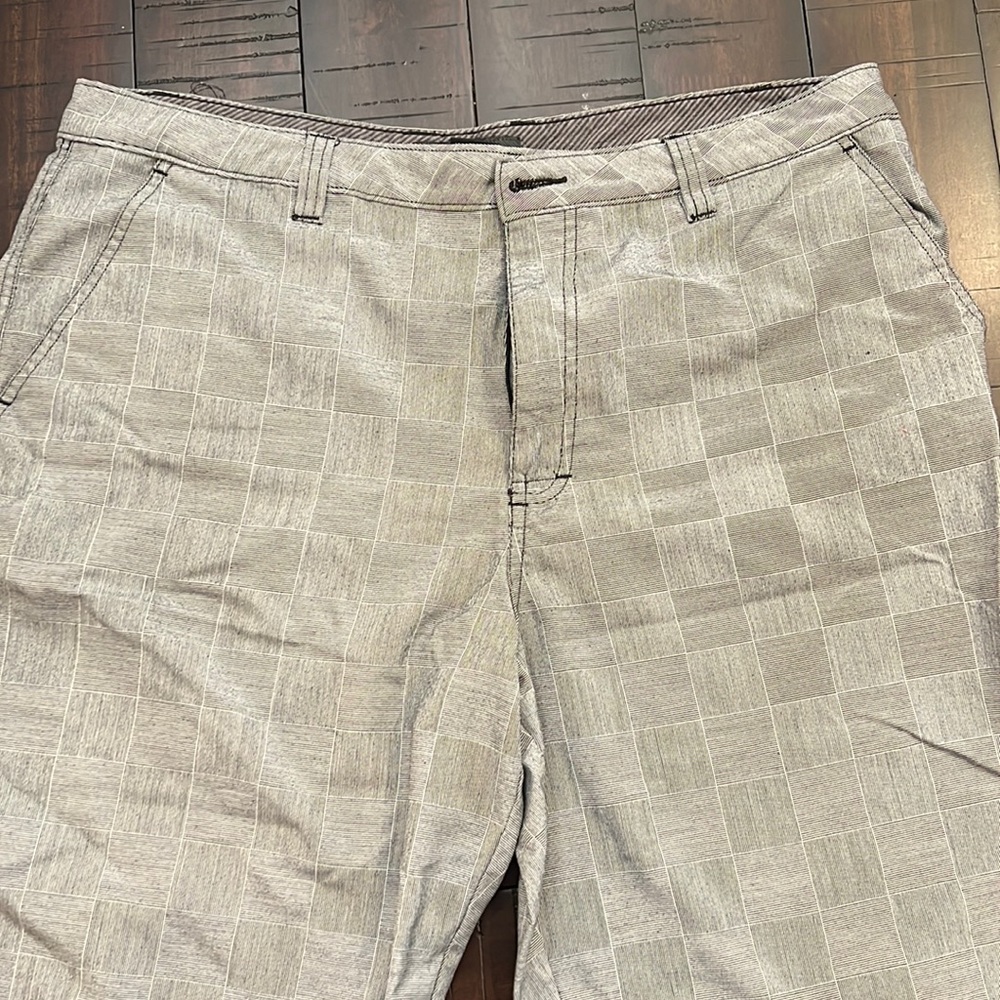 O’Neill light gray size 38 shorts